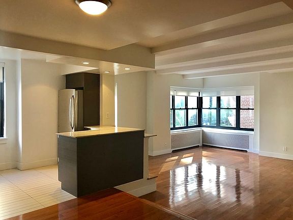 3rd image of 400 E 57th St APT 4B