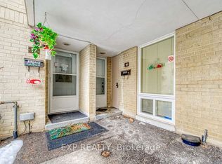 33 Four Winds Dr #16, Toronto, ON M3J 1K7