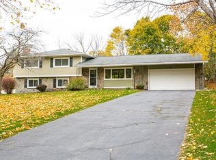 28 Van Cortland Dr, Pittsford, NY 14534