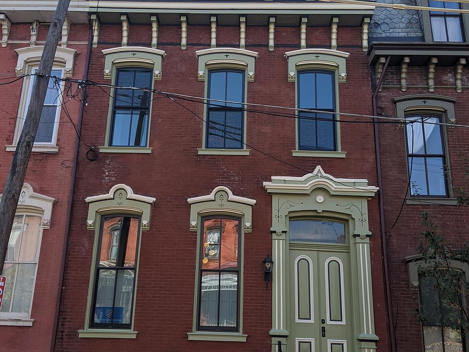 1305 W North Ave