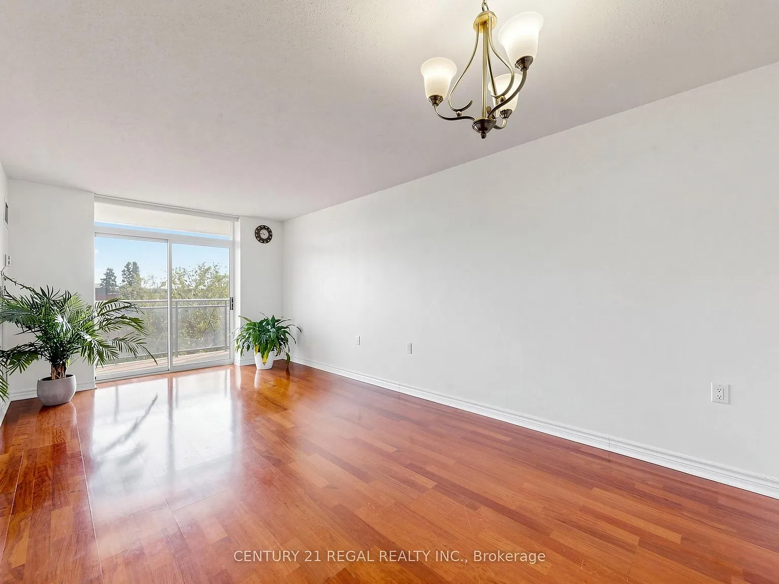 650 Lawrence Ave W — Photo 4