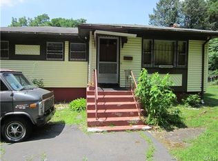 41 W Hills Rd, New Haven, CT 06515