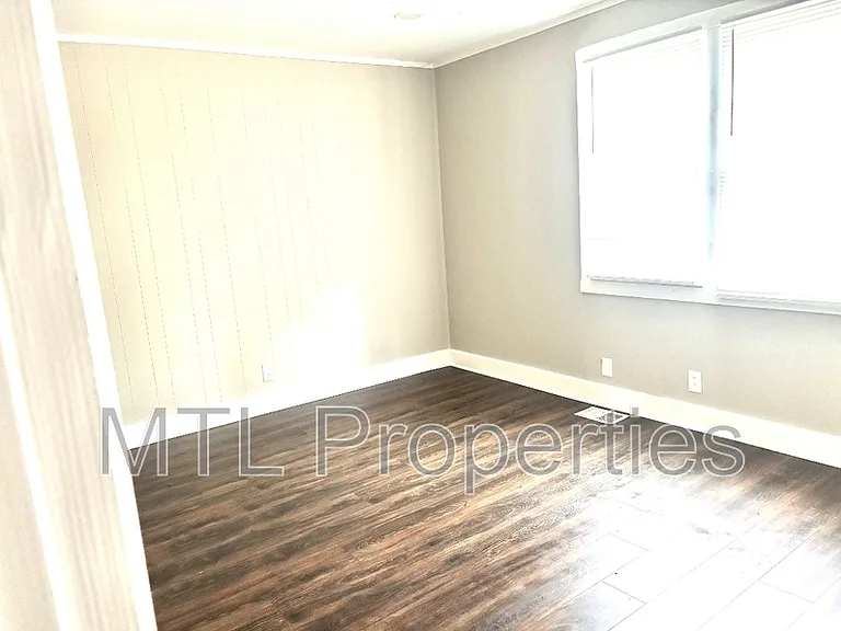 2239 Center St — Photo 5