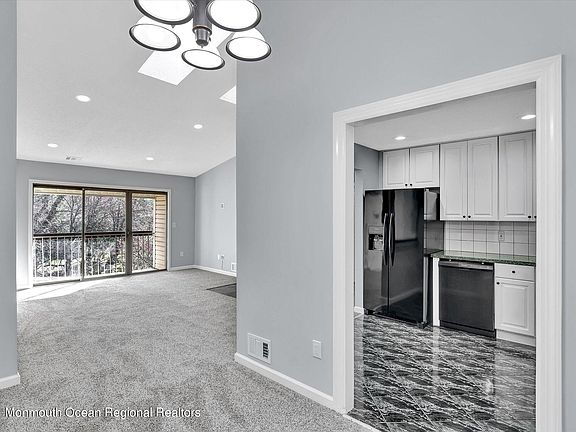5th image of 331 Bromley Pl #331