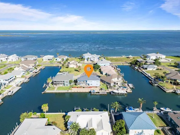 205 Sandy Cv, Rockport, TX 78382