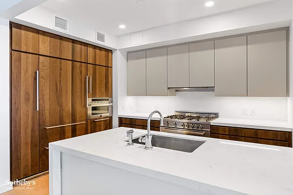 Rented by Sotheby's International Realty | media 38