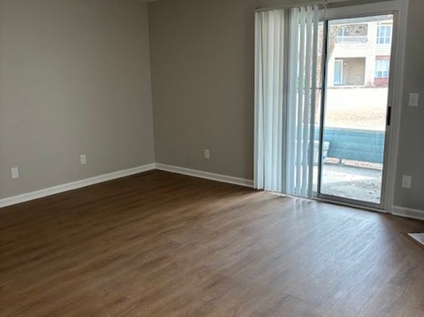 122 Breezewood Dr APT B