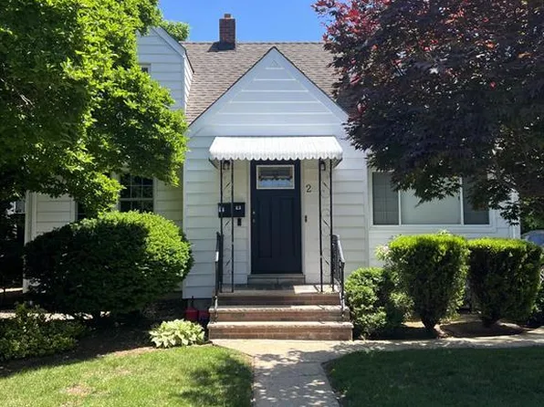 2 Davis Dr, Lodi, NJ 07644