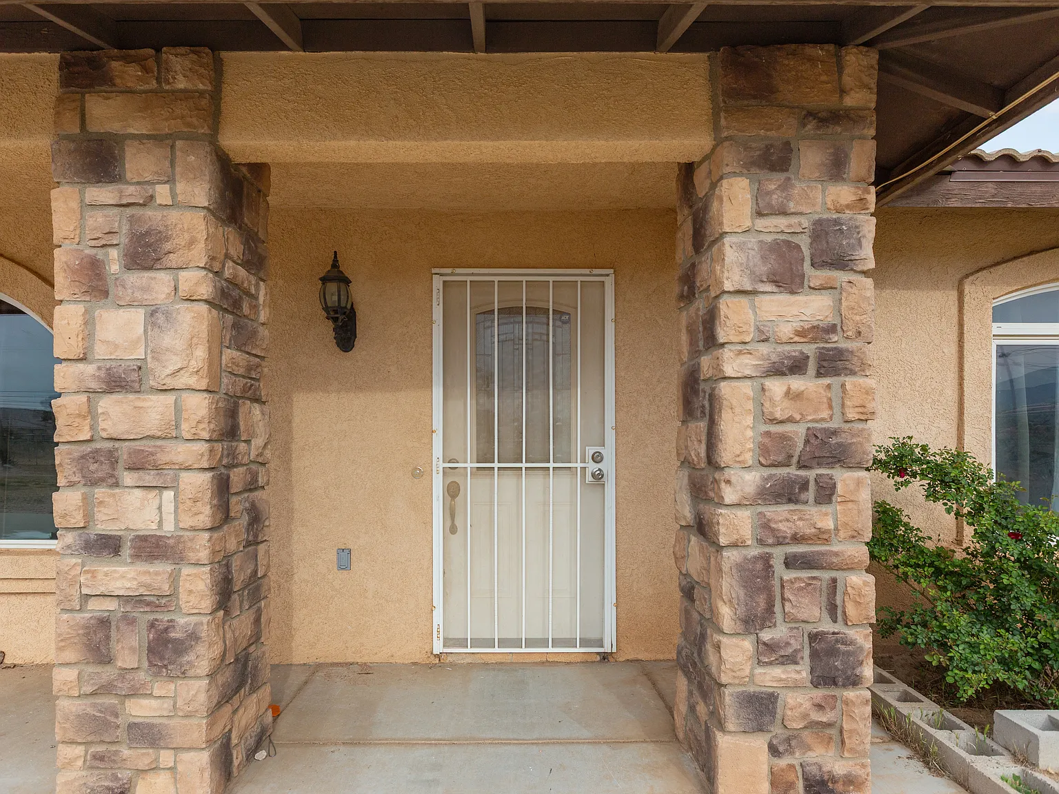5 bed, 2170 sqft, $3,300 — Photo 3