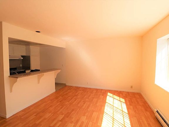 4th image of 1395B Saratoga Ave