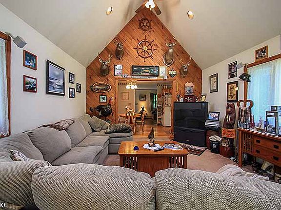 3rd image of 13 Garland St