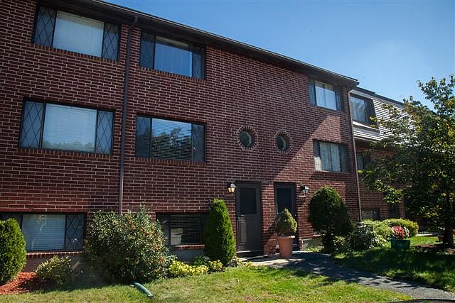 1st image of 429 Farrwood Dr