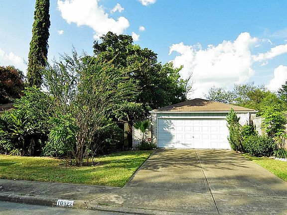 3rd image of 10922 Birdhill Cir