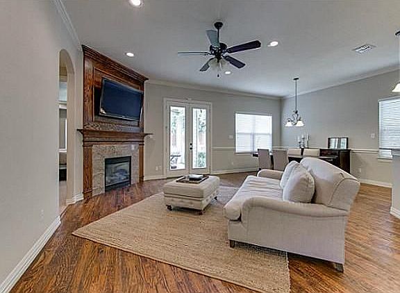 5th image of 8707 Daytonia Ave