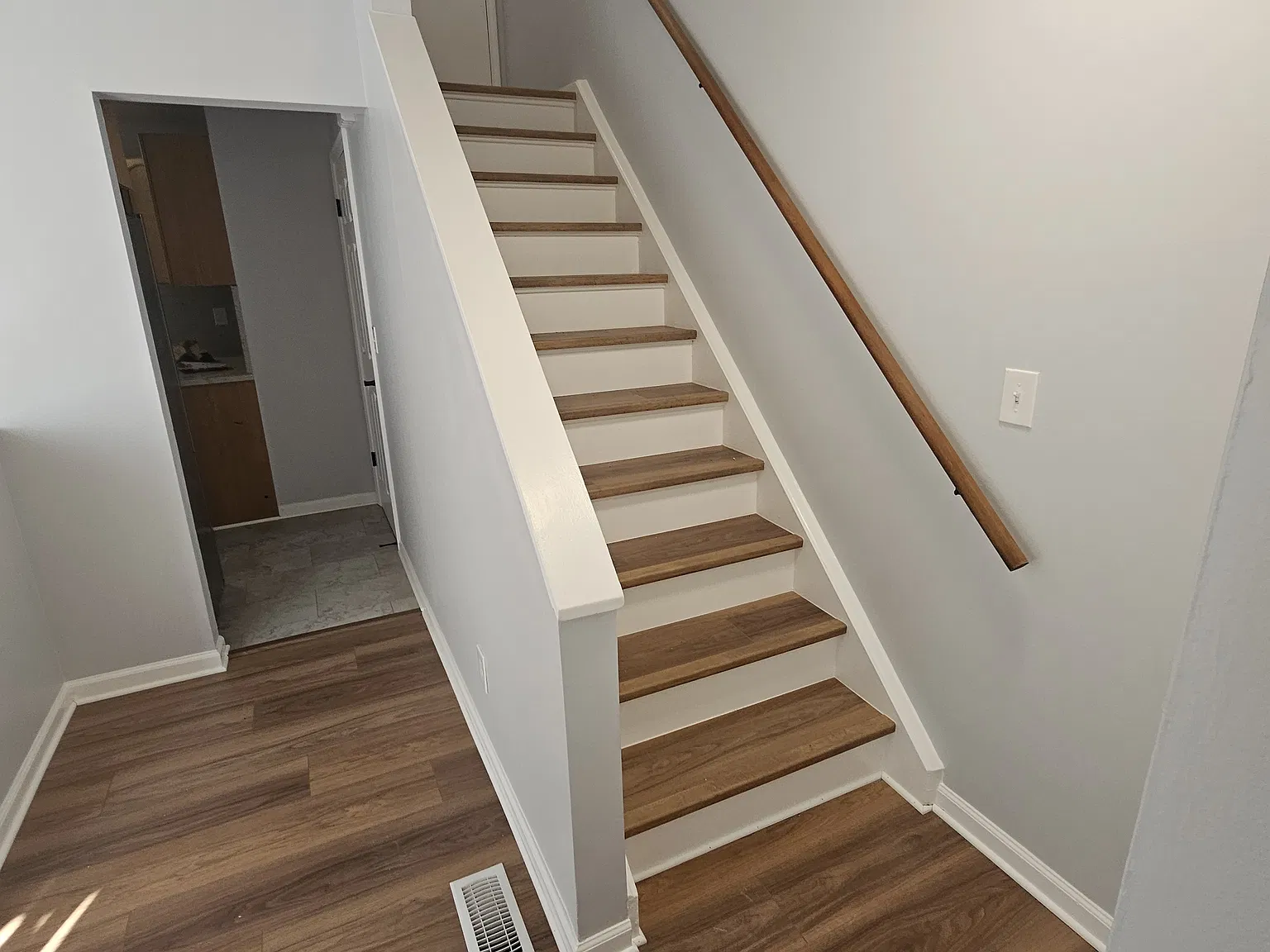 3 bed, 1.5 bath, 1214 sqft, $2,000 — Photo 2
