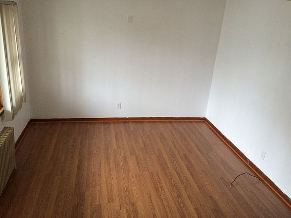 3rd image of 435 Leon Ave
