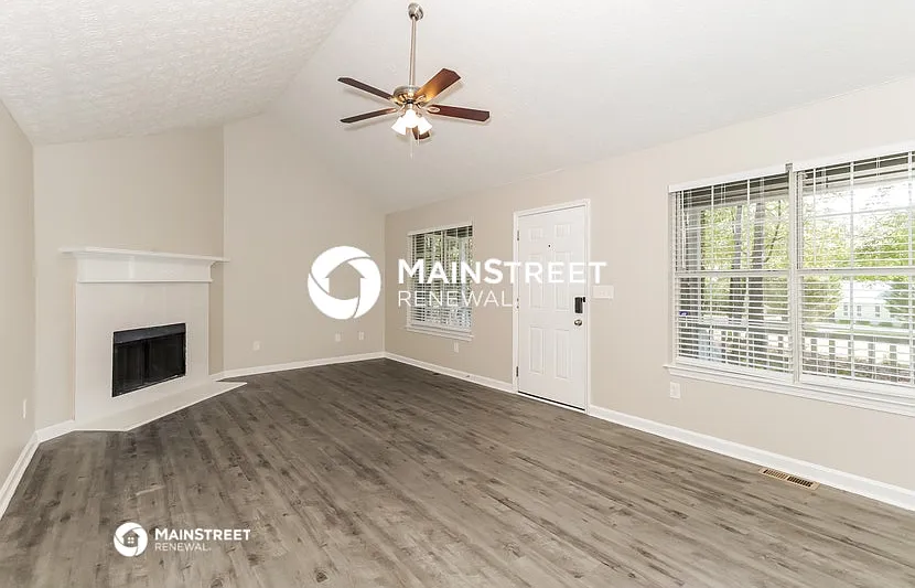 411 Grove Pointe Court — Photo 3