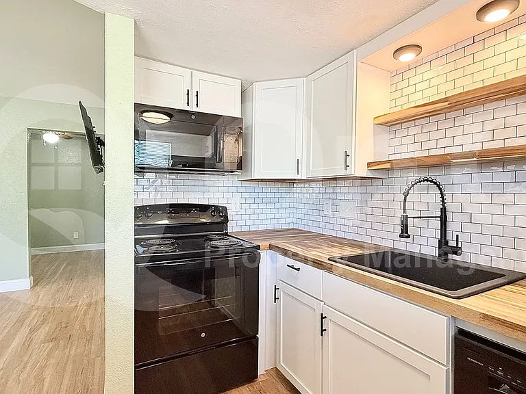 2500 Burleson Rd #401 — Photo 4