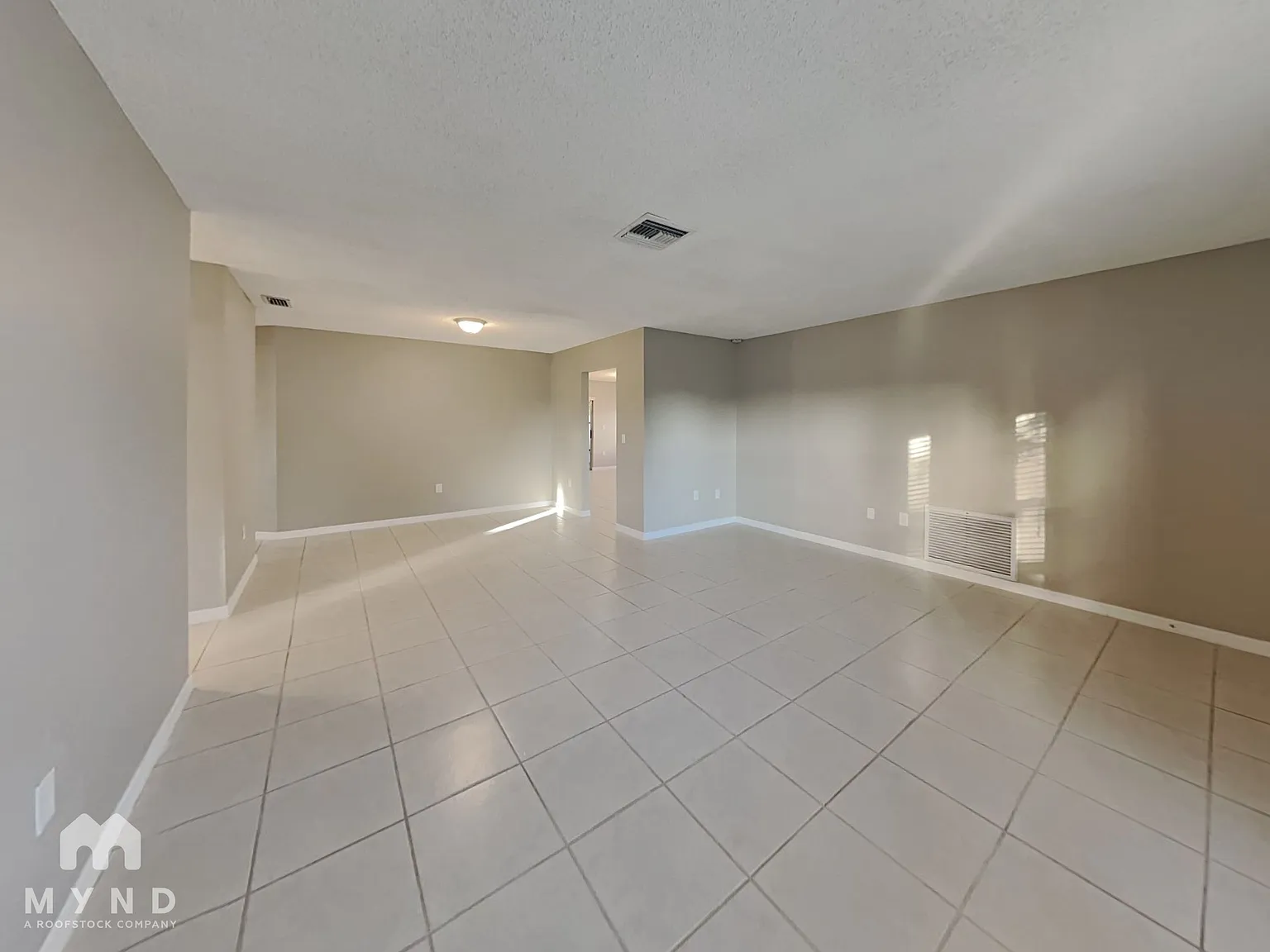 3 bed, 2.0 bath, 1595 sqft, $1,995 — Photo 2