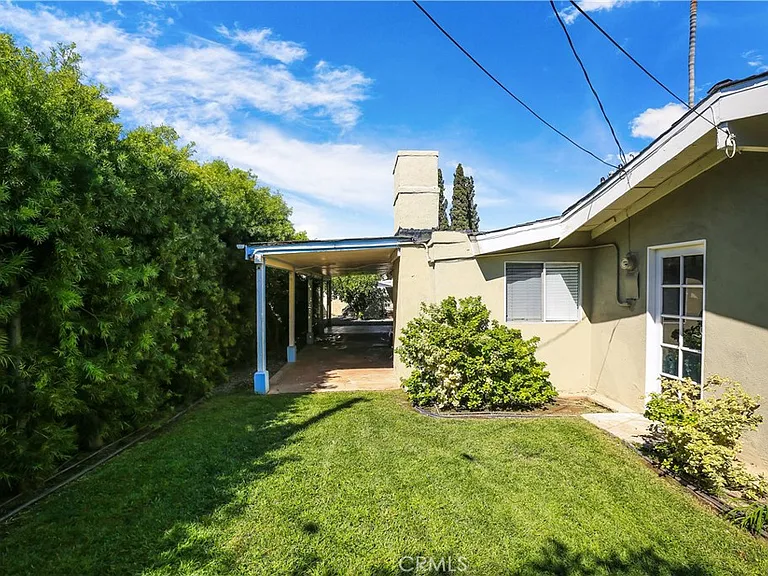 526 N Emerald Dr — Photo 35