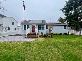 335 Pine St, South Hempstead, NY 11550