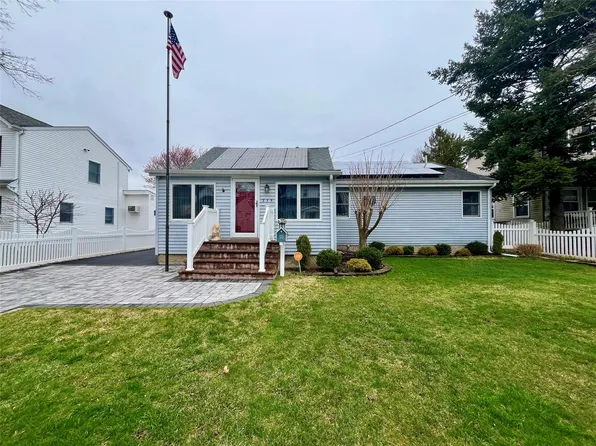 335 Pine Street, South Hempstead, NY 11550