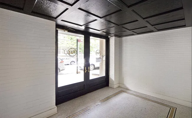 Rented by R New York | media 22