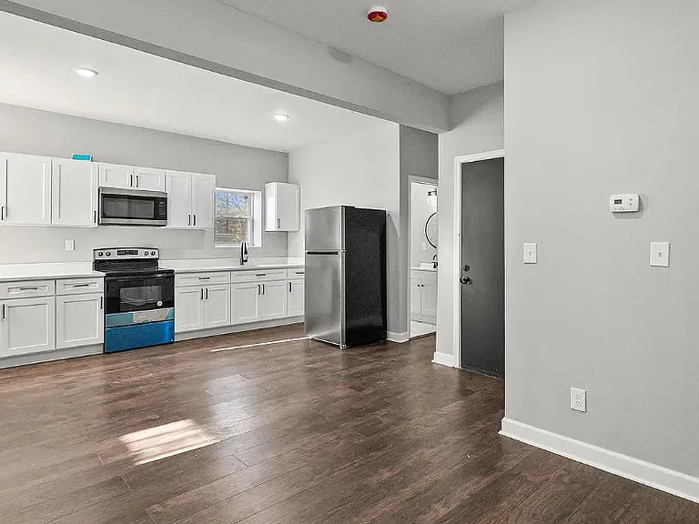 2301 Whittier Ave #1 — Photo 6
