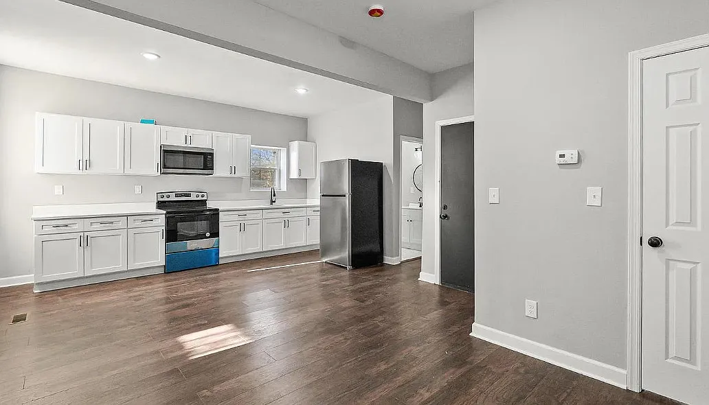 Building Photo - 2301 Whittier Ave #2