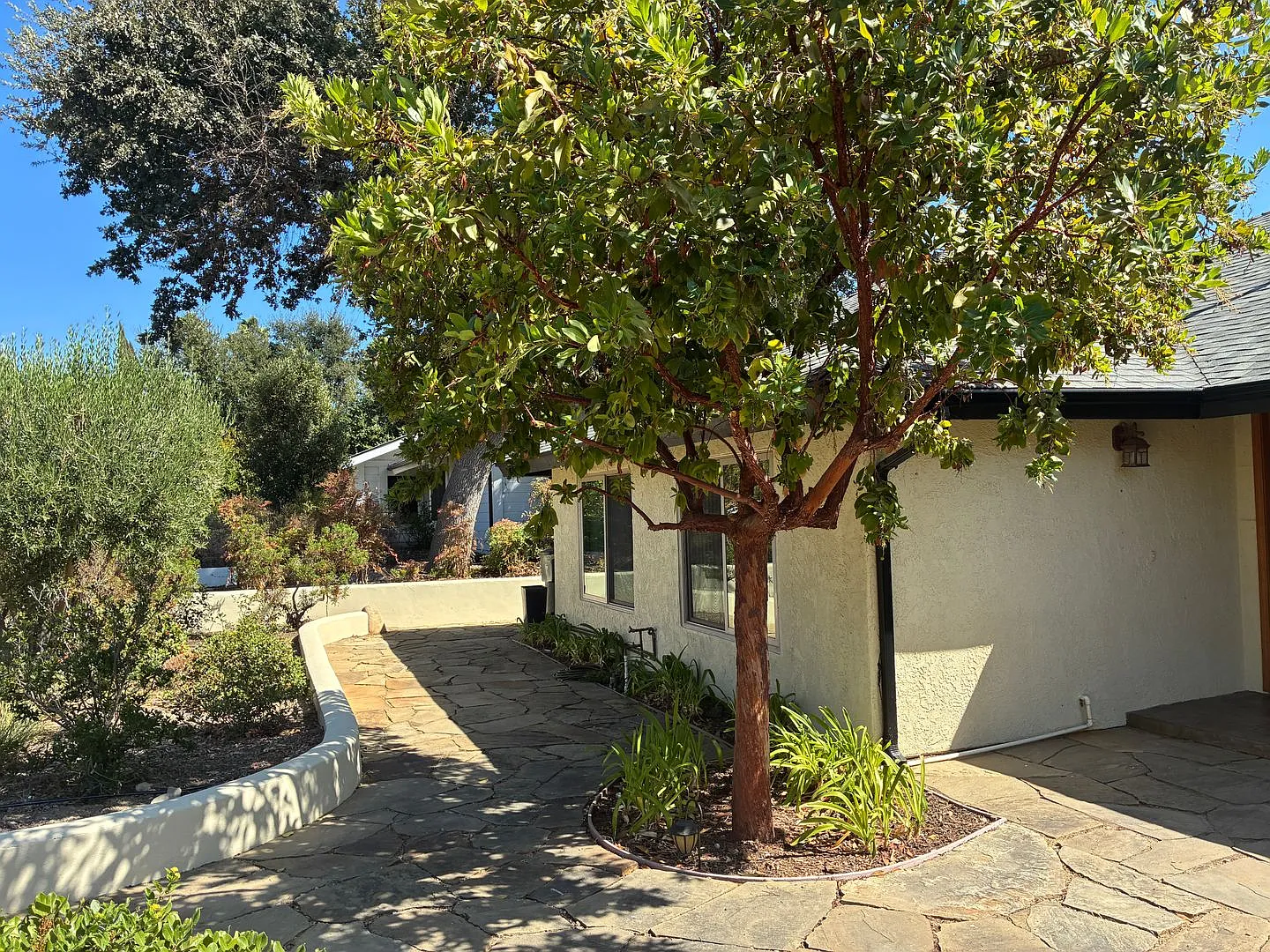 For Lease Charming 3br/2ba Ojai Home With Pool & A/C — Photo 2