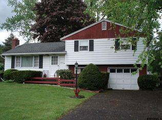 28 Homestead Dr, Newtonville, NY 12110