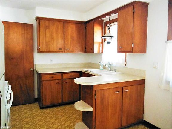 4th image of 550 E 253rd St
