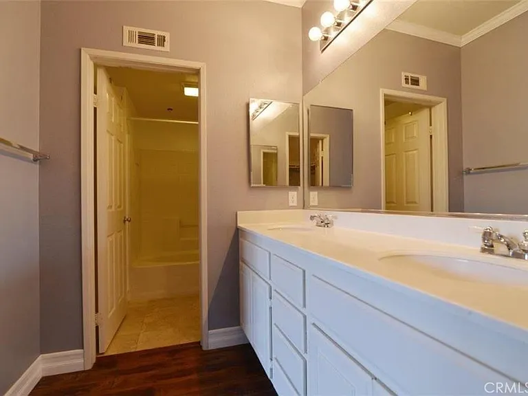 1308 Elmhurst — Photo 11