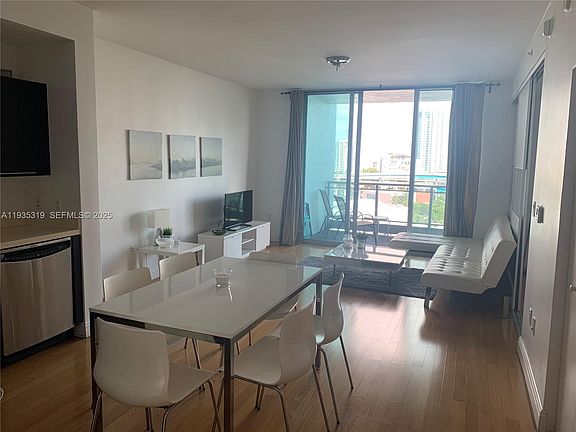 4th image of 90 SW 3rd St APT 1211
