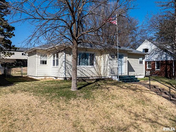 2nd image of 1004 W Rusholme St