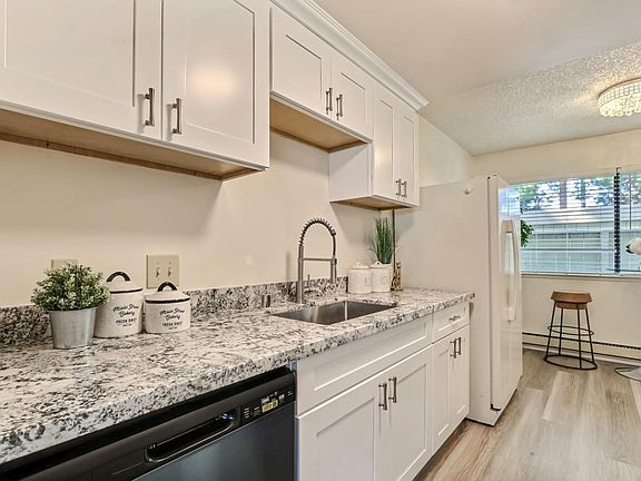 5th image of 3027 Kaiser Dr Unit C