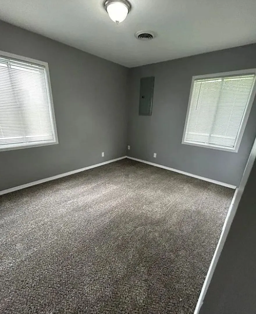 For Lease — Photo 3