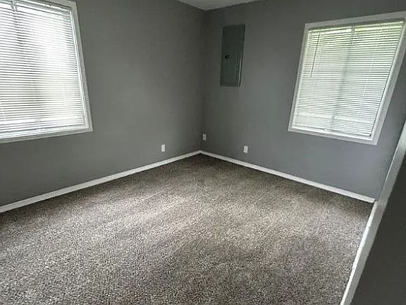 3rd image of 802 Saint Thomas Ln