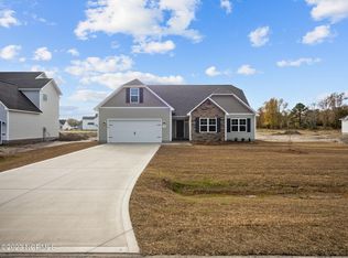 705 W Warner Ct, Hubert, NC 28539