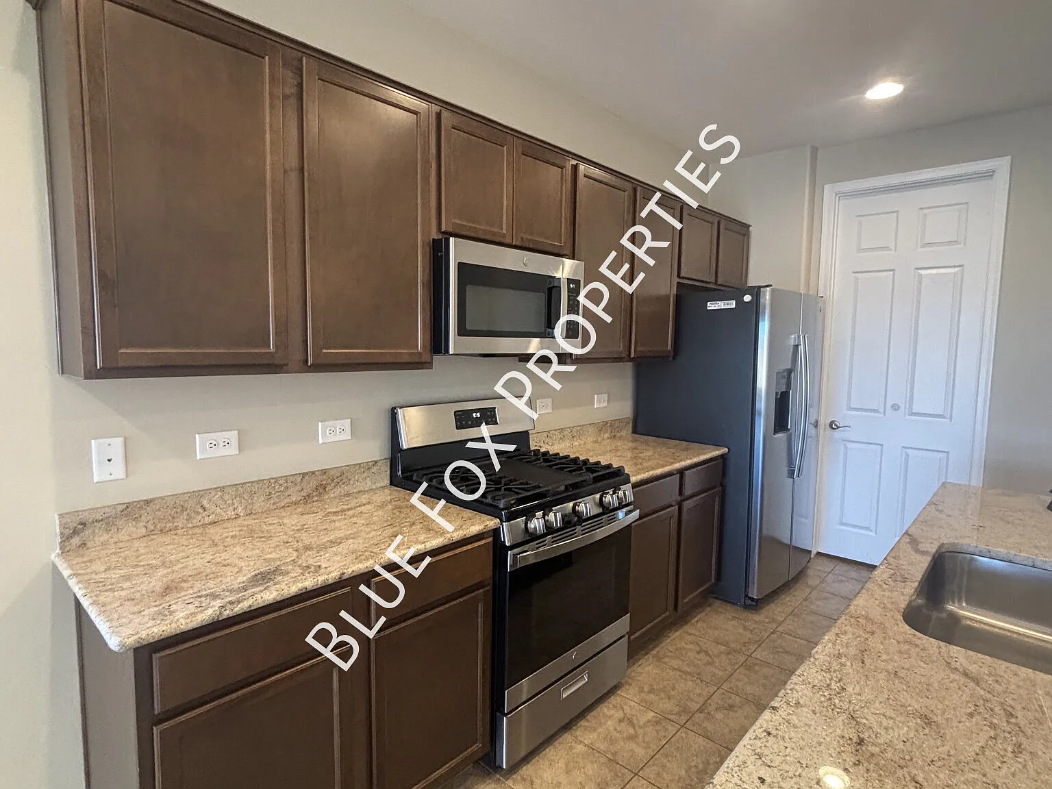 10140 S Rolling Water Drive — Photo 2