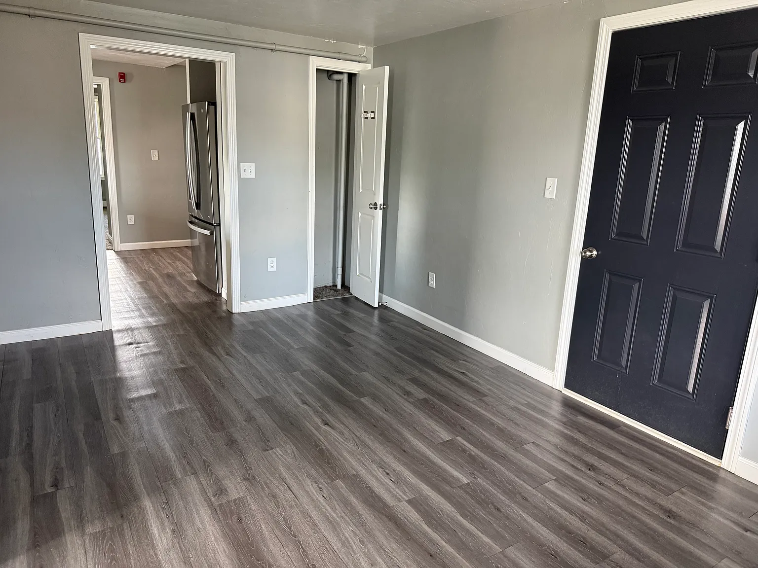 3 bed, 1000 sqft, $1,765 — Photo 3