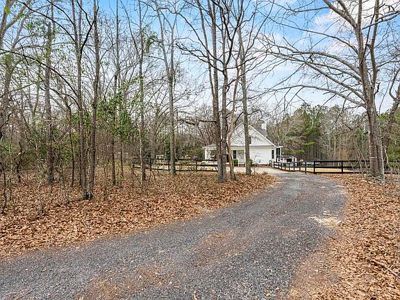 4th image of 803 Langford Rd