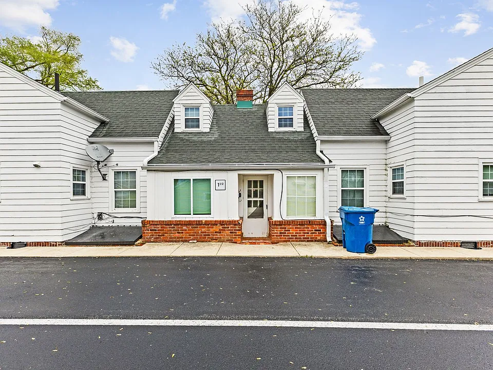 128-134 1/2 University Ln