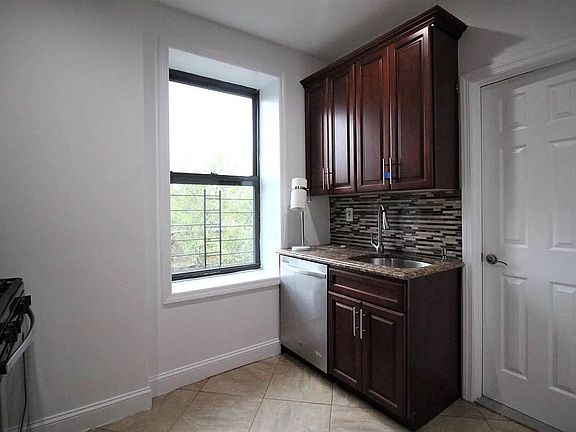 4th image of 330 Lewis Ave #3D
