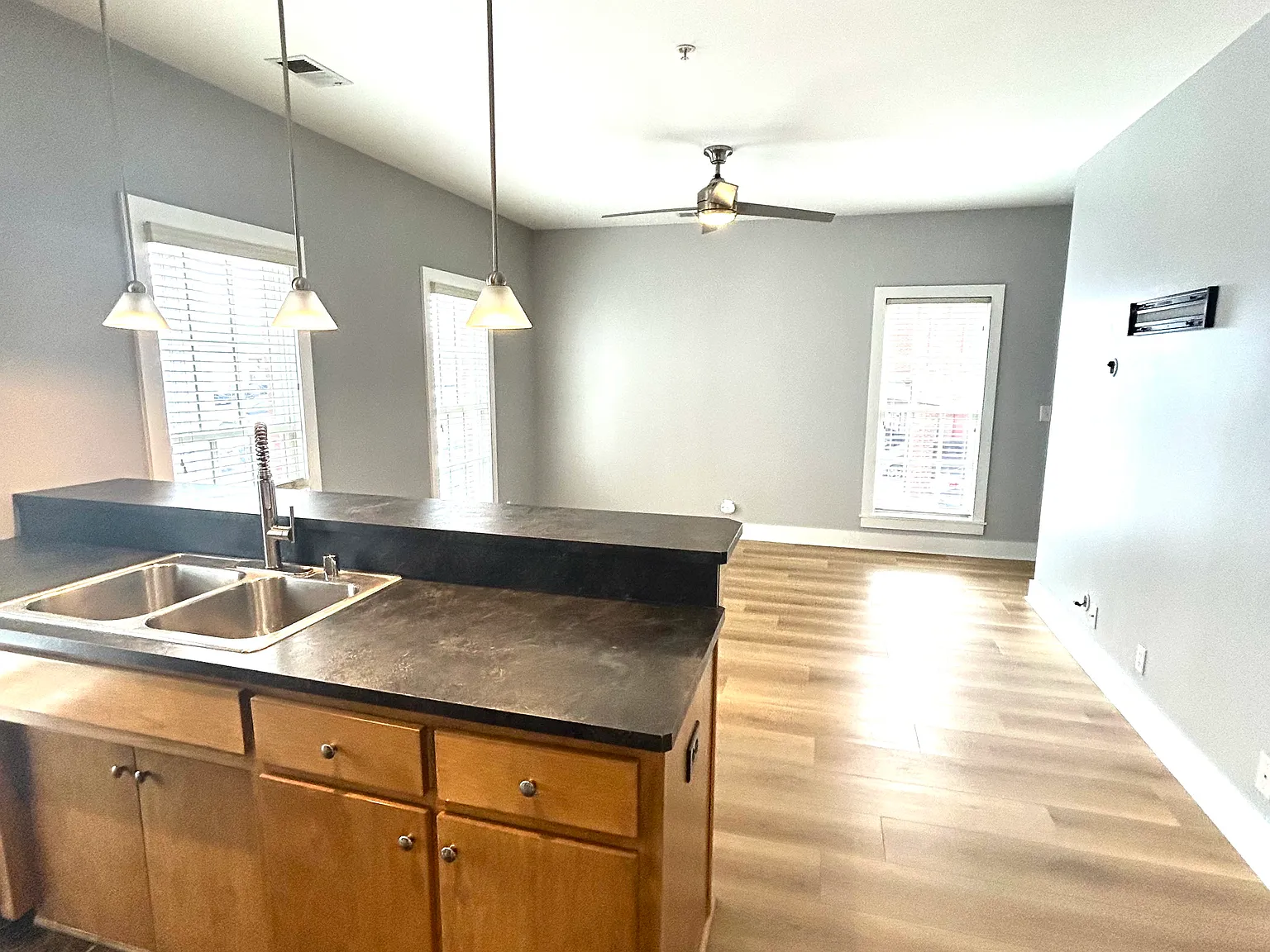 2 bed, 1.5 bath, 1000 sqft, $1,850 — Photo 1