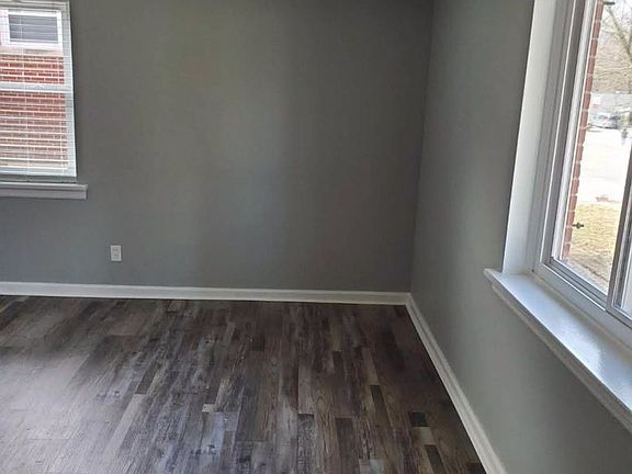 3rd image of 1004 S Saint James Blvd APT A