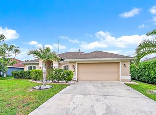 1433 SW Edinburgh Dr, Port Saint Lucie, FL 34953