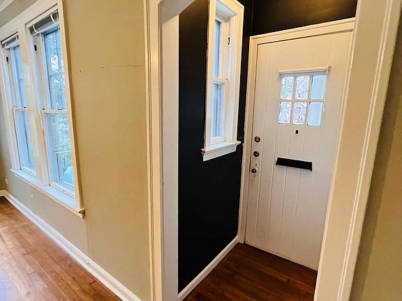 2nd image of 1417 W Lynn St #1415