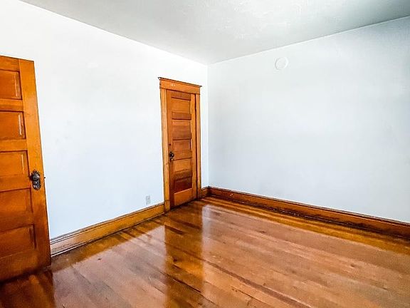 5th image of 1007 W 14th Ave