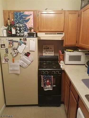 2nd image of 50 Elm St APT B6